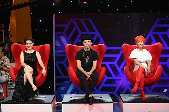 Lan Phương khóc khi vừa ôm bụng bầu vừa hát