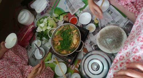 Chụp ảnh tự sướng, lập team ăn lẩu uống bia, các mẹ bầu chờ lên thớt đáng yêu gây sốt mạng Chụp ảnh tự sướng, lập team ăn lẩu uống bia, các mẹ bầu chờ lên thớt đáng yêu gây sốt mạng