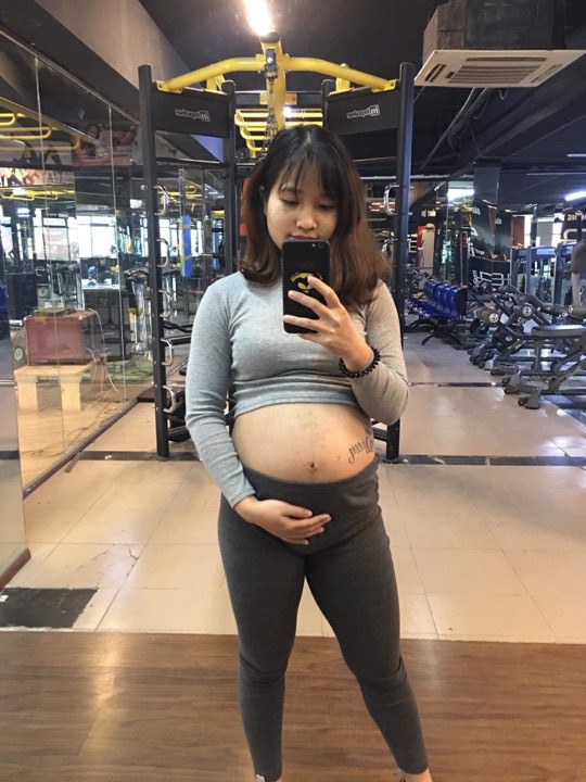 Chụp ảnh tự sướng, lập team ăn lẩu uống bia, các mẹ bầu chờ lên thớt đáng yêu gây sốt mạng Chụp ảnh tự sướng, lập team ăn lẩu uống bia, các mẹ bầu chờ lên thớt đáng yêu gây sốt mạng