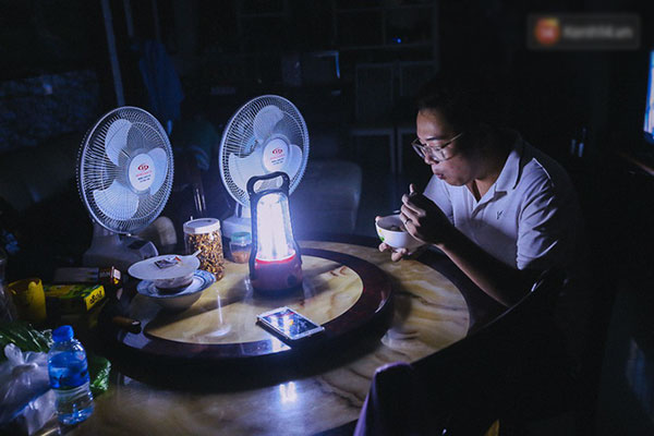 Cuộc sống u tối, lạnh lẽo của những cư dân bám trụ chung cư Carina sau vụ cháy 13 người chết