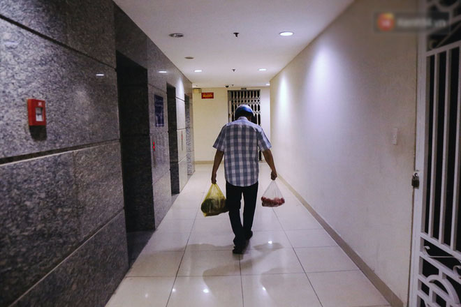 Cuộc sống u tối, lạnh lẽo của những cư dân bám trụ chung cư Carina sau vụ cháy 13 người chết