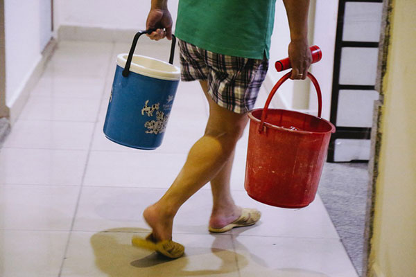 Cuộc sống u tối, lạnh lẽo của những cư dân bám trụ chung cư Carina sau vụ cháy 13 người chết