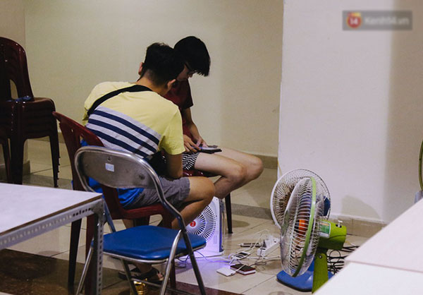 Cuộc sống u tối, lạnh lẽo của những cư dân bám trụ chung cư Carina sau vụ cháy 13 người chết