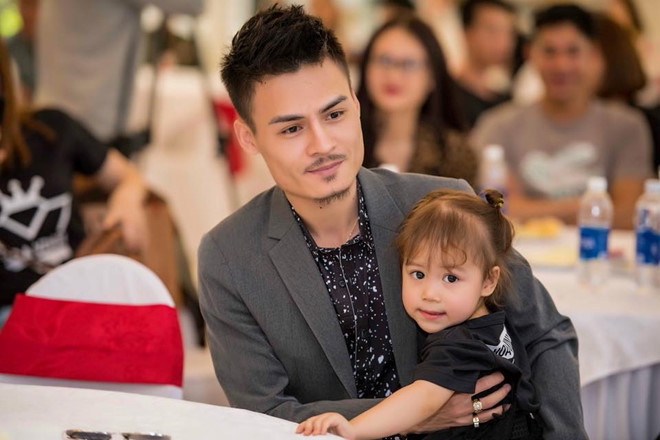 Hoa Vinh lên tiếng về bức ảnh được cho là chụp thời làm thợ xây