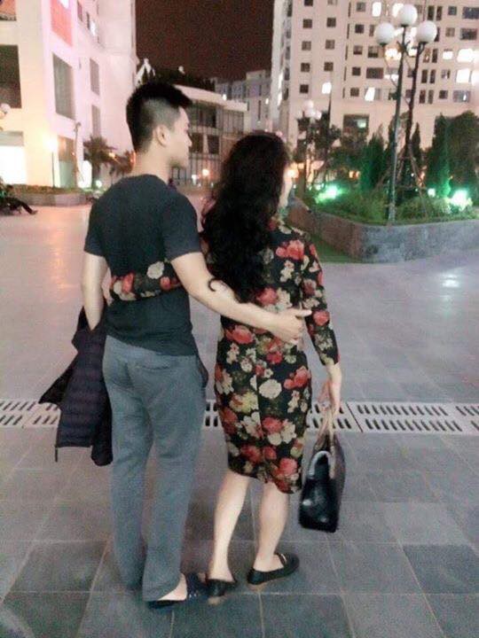 Vợ hốt hoảng thấy ảnh chồng chụp với phụ nữ khác, biết danh tính rồi còn giật mình hơn Vợ hốt hoảng thấy ảnh chồng chụp với phụ nữ khác, biết danh tính rồi còn giật mình hơn