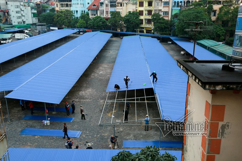 Tháo dỡ bãi giữ 350 xe ô tô một ngày ở Hà Nội Tháo dỡ bãi giữ 350 xe ô tô một ngày ở Hà Nội