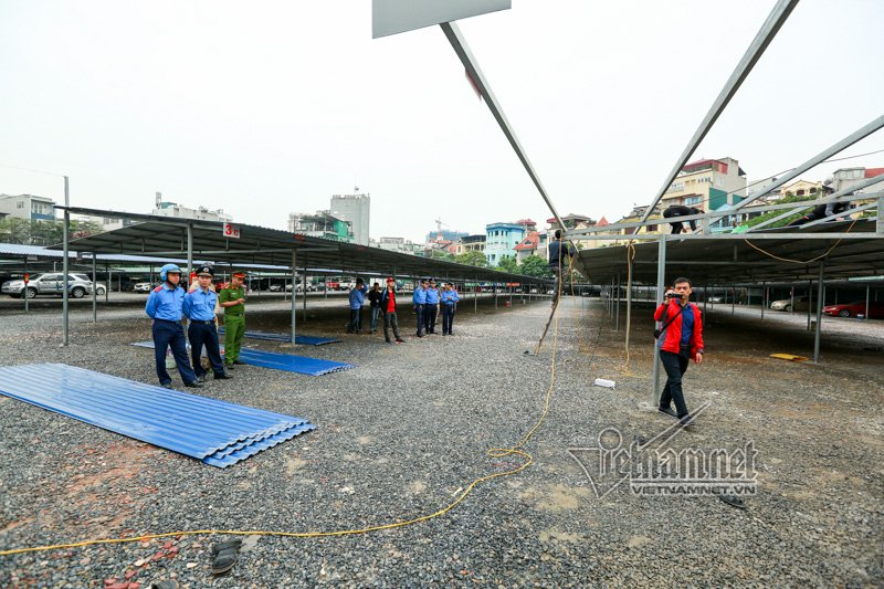 Tháo dỡ bãi giữ 350 xe ô tô một ngày ở Hà Nội Tháo dỡ bãi giữ 350 xe ô tô một ngày ở Hà Nội