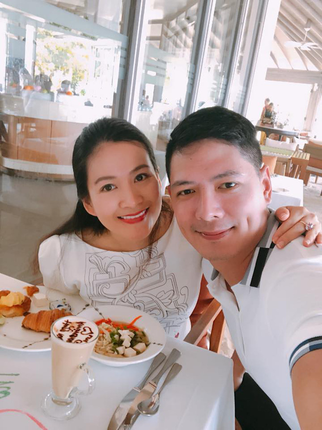 Sau bao ồn ào tình ái, vợ chồng Bình Minh cuối cùng vẫn kịp kỉ niệm 10 năm ngày cưới trong yên bình Sau bao ồn ào tình ái, vợ chồng Bình Minh cuối cùng vẫn kịp kỉ niệm 10 năm ngày cưới trong yên bình