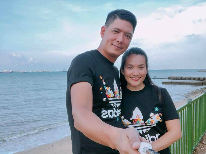 Sau bao ồn ào tình ái, vợ chồng Bình Minh cuối cùng vẫn kịp kỉ niệm 10 năm ngày cưới trong yên bình Sau bao ồn ào tình ái, vợ chồng Bình Minh cuối cùng vẫn kịp kỉ niệm 10 năm ngày cưới trong yên bình