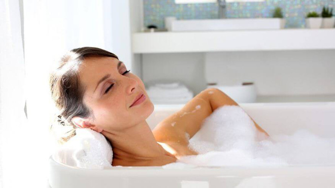 Thói quen tắm trước khi ngủ là tốt hay xấu: Chuyên gia khuyên cách tắm có lợi nhất Thói quen tắm trước khi ngủ là tốt hay xấu: Chuyên gia khuyên cách tắm có lợi nhất