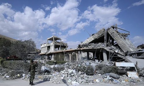 Putin đã làm gì sau cuộc không kích của Mỹ vào Syria?