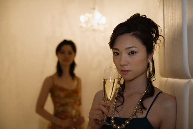 Khi giàu có, mẹ chồng chỉ chăm chút cho mỗi chị dâu, đến khi mạt vận thì lại nhớ ra còn có đứa con dâu là tôi