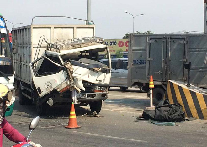 Ôtô đâm liên hoàn ở trạm BOT, nhân viên thu phí chạy tán loạn