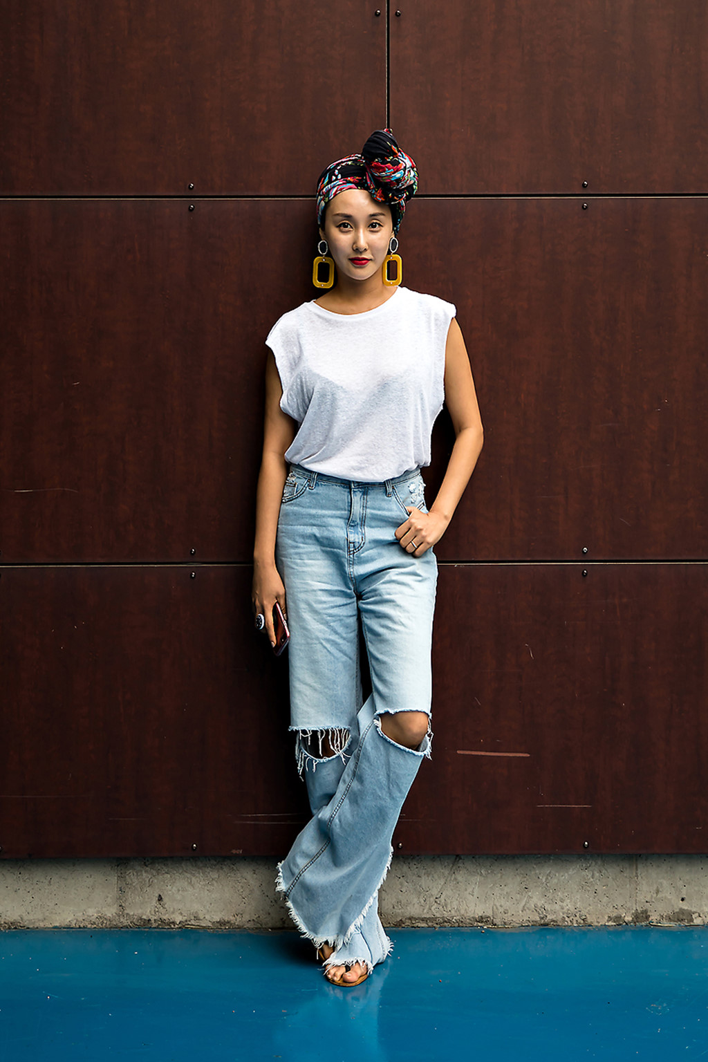 Quần jeans ống loe đích thực là món đồ dành riêng cho phái đẹp mùa này Quần jeans ống loe đích thực là món đồ dành riêng cho phái đẹp mùa này