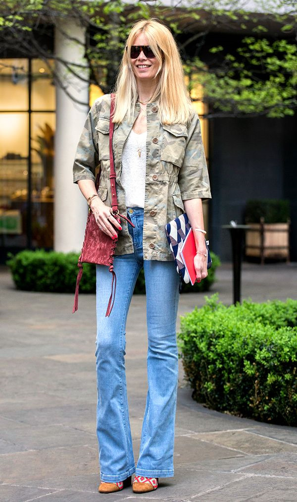 Quần jeans ống loe đích thực là món đồ dành riêng cho phái đẹp mùa này Quần jeans ống loe đích thực là món đồ dành riêng cho phái đẹp mùa này