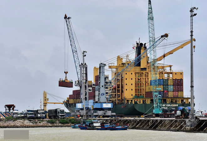 Thủ tướng: Chi phí vận tải đang đè nặng con tàu kinh tế