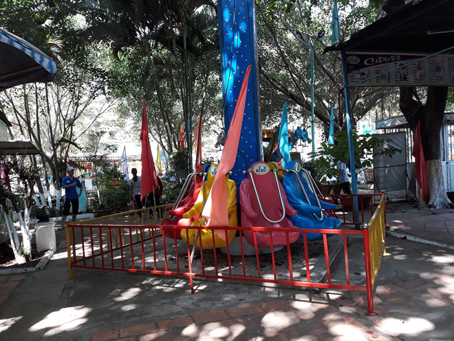 Trò chơi vũ trụ bay bị đứt cáp, 2 trẻ em rơi từ độ cao hơn 4 m