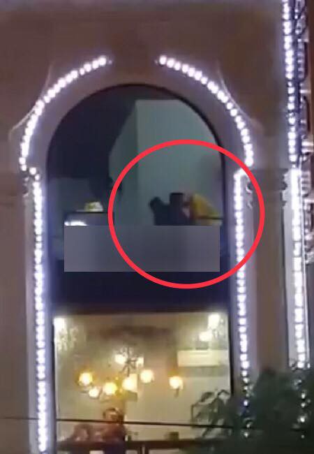 Các cặp đôi ngang nhiên â.n á.i ở quán trà sữa, cafe đông người: Phải chăng giới trẻ đang thiếu chỗ yêu?