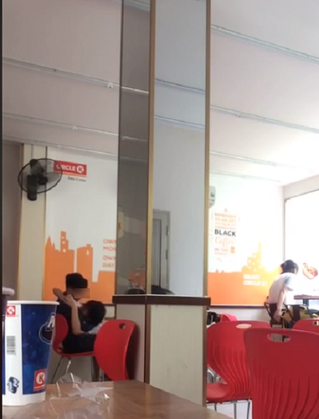 Các cặp đôi ngang nhiên â.n á.i ở quán trà sữa, cafe đông người: Phải chăng giới trẻ đang thiếu chỗ yêu?