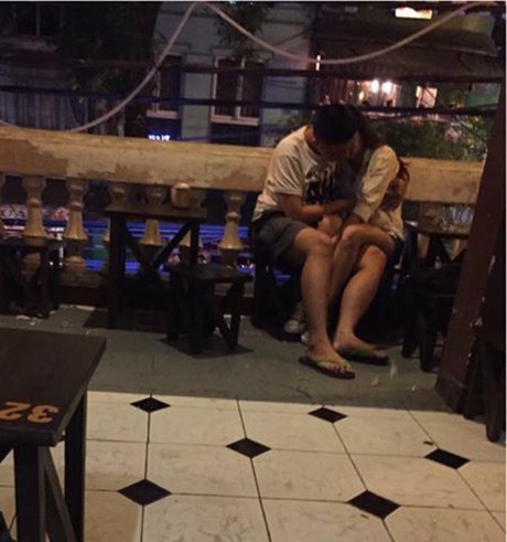 Các cặp đôi ngang nhiên â.n á.i ở quán trà sữa, cafe đông người: Phải chăng giới trẻ đang thiếu chỗ yêu?