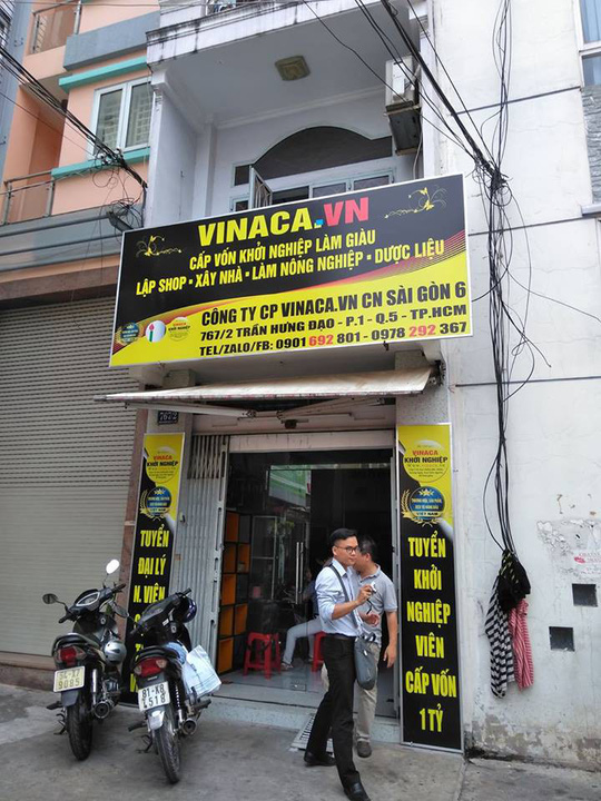 Đột kích cửa hàng bán sản phẩm trị ung thư bằng than tre ở TP HCM Đột kích cửa hàng bán sản phẩm trị ung thư bằng than tre ở TP HCM