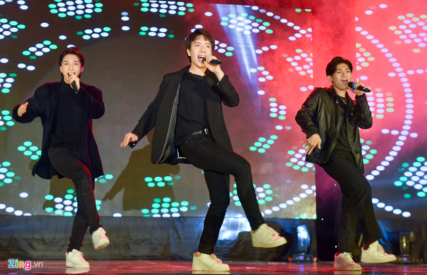 Nữ sinh cao 1,75 m trở thành hoa khôi Học viện Báo chí