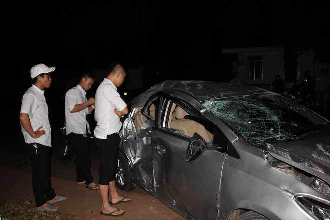 Ô tô mất lái, lấn làn gây tai nạn khiến em bé 5 tuổi tử vong thương tâm Ô tô mất lái, lấn làn gây tai nạn khiến em bé 5 tuổi tử vong thương tâm