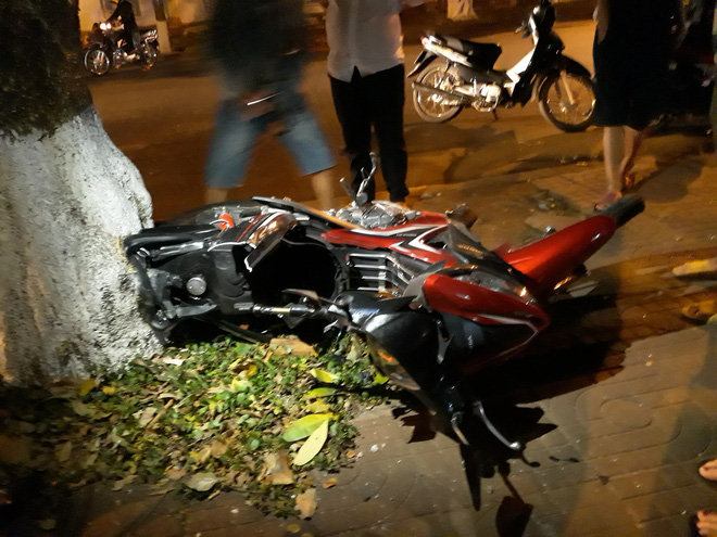 Ô tô mất lái, lấn làn gây tai nạn khiến em bé 5 tuổi tử vong thương tâm