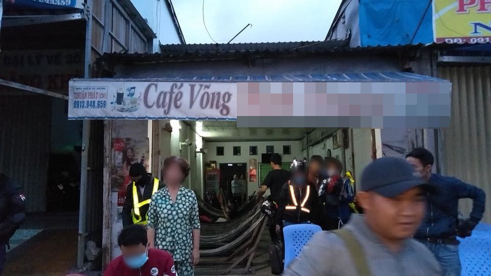 Nhóm phượt thủ 28 người qua đêm ở quán cafe võng hết 400k rồi đăng đàn chê đắt khiến cộng đồng phản ứng kịch liệt Nhóm phượt thủ 28 người qua đêm ở quán cafe võng hết 400k rồi đăng đàn chê đắt khiến cộng đồng phản ứng kịch liệt