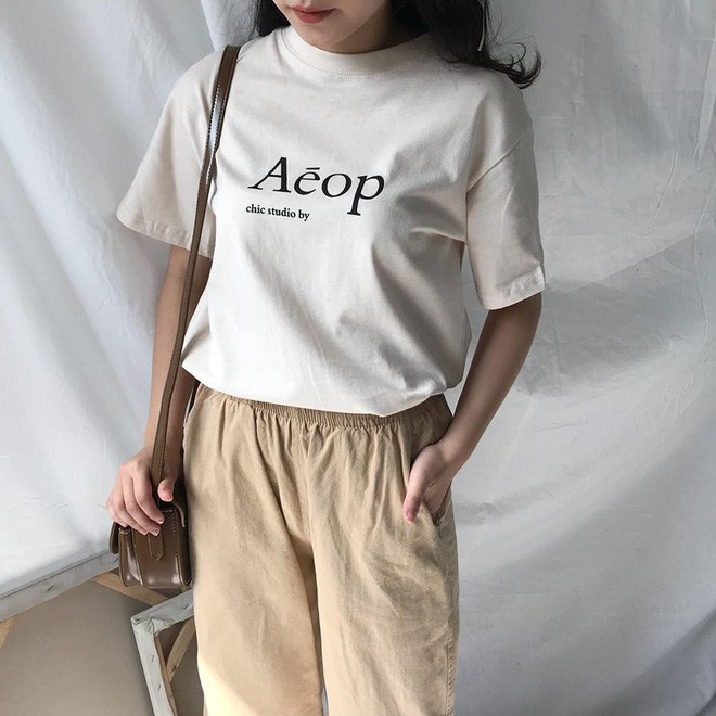 Hè này nếu mua quần culottes, bạn hãy chọn loại cạp chun bản to để sơ vin với áo gì cũng xinh