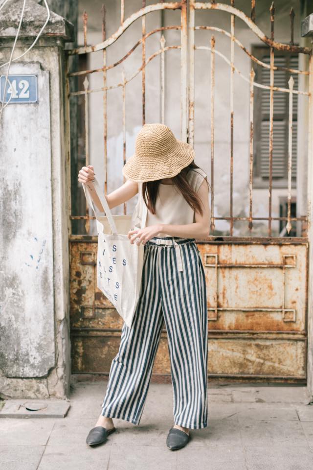 Hè này nếu mua quần culottes, bạn hãy chọn loại cạp chun bản to để sơ vin với áo gì cũng xinh