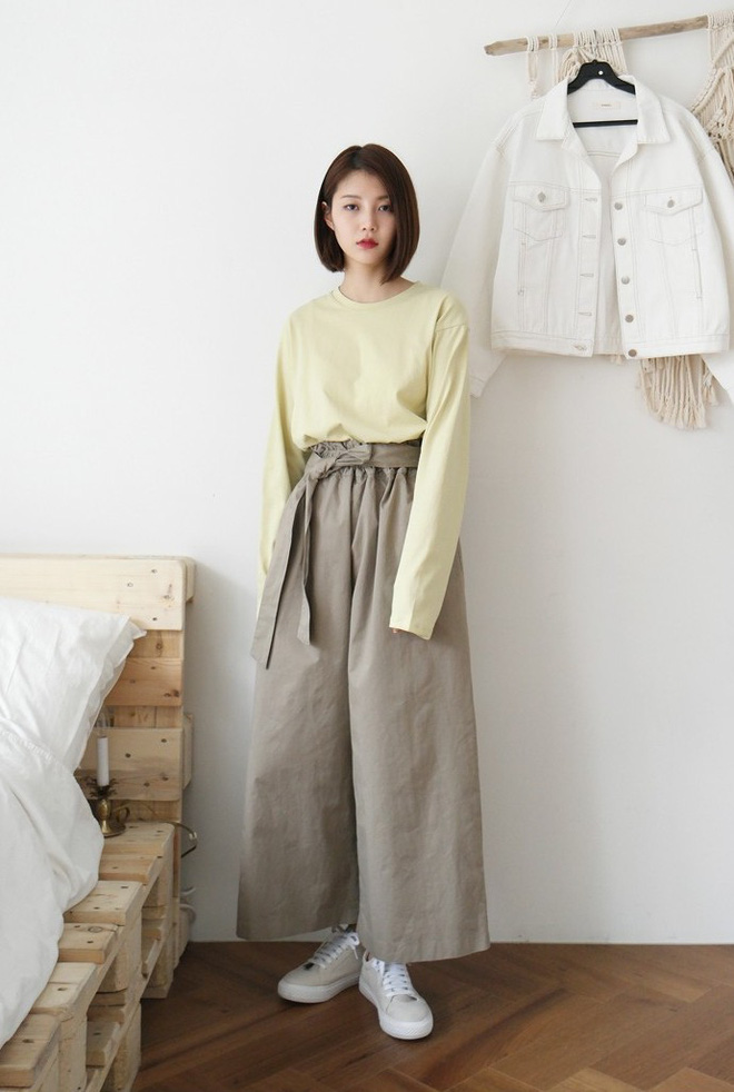 Hè này nếu mua quần culottes, bạn hãy chọn loại cạp chun bản to để sơ vin với áo gì cũng xinh Hè này nếu mua quần culottes, bạn hãy chọn loại cạp chun bản to để sơ vin với áo gì cũng xinh