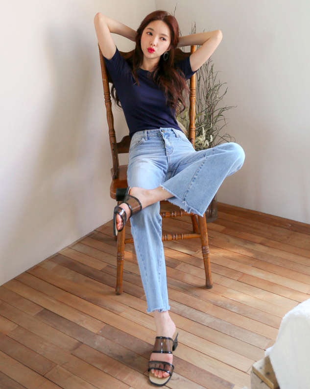 4 lưu ý giúp bạn diện quần jeans ống vẩy max đẹp 4 lưu ý giúp bạn diện quần jeans ống vẩy max đẹp