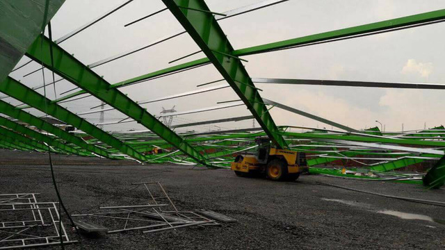 Nhà xưởng sập đè chết một công nhân, 3 người khác bị thương