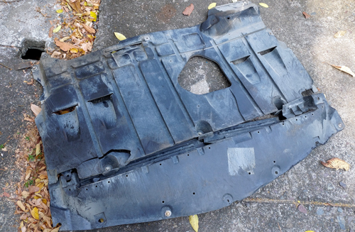 Tài xế ôtô kéo lê nạn nhân 2 km rồi bỏ trốn