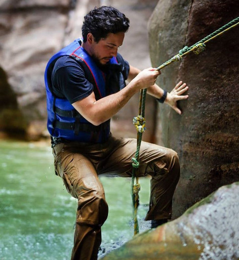 Hoàng tử thừa kế ngai vàng Jordan được nhiều cô gái cầu hôn trên mạng