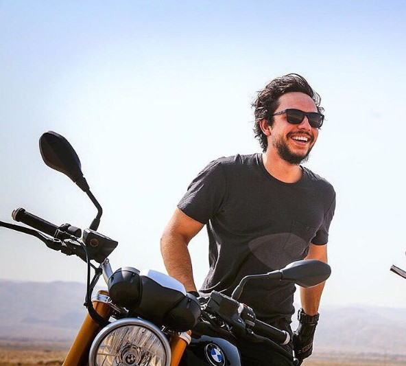 Hoàng tử thừa kế ngai vàng Jordan được nhiều cô gái cầu hôn trên mạng