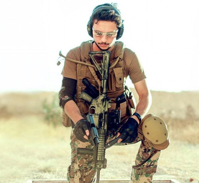 Hoàng tử thừa kế ngai vàng Jordan được nhiều cô gái cầu hôn trên mạng