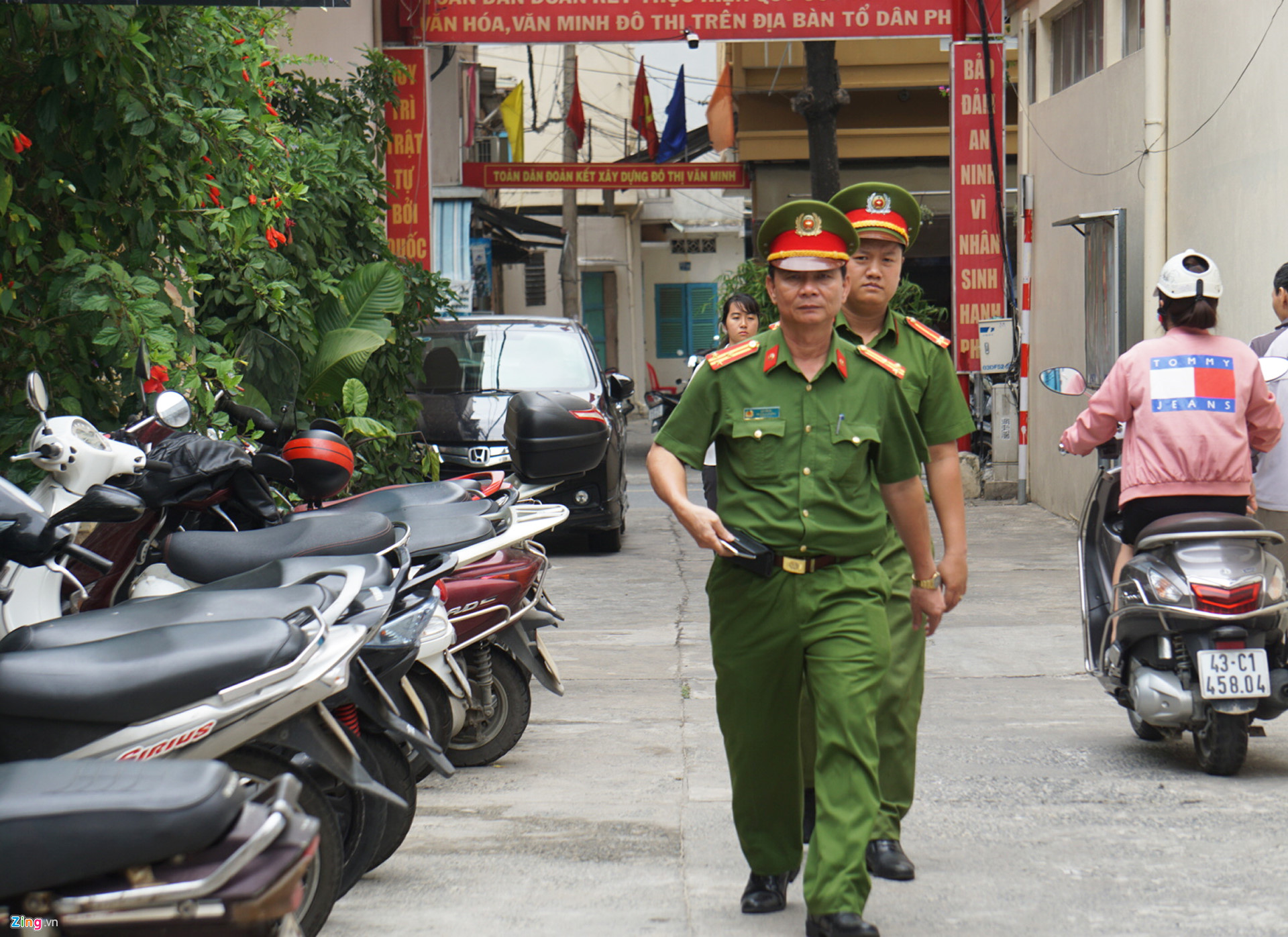 Cảnh khám xét nhà 2 cựu Chủ tịch TP Đà Nẵng dính đến Vũ nhôm