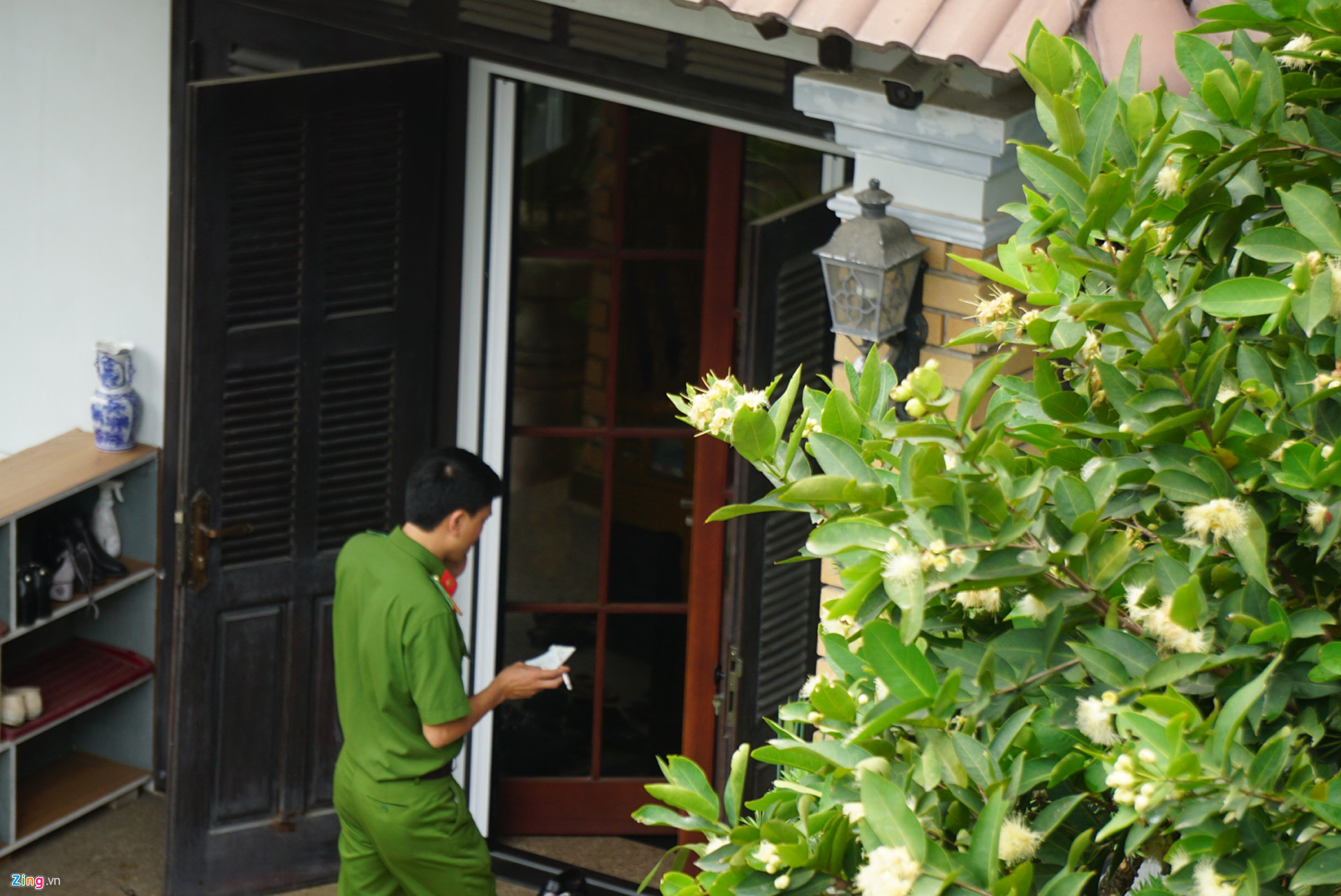 Cảnh khám xét nhà 2 cựu Chủ tịch TP Đà Nẵng dính đến Vũ nhôm