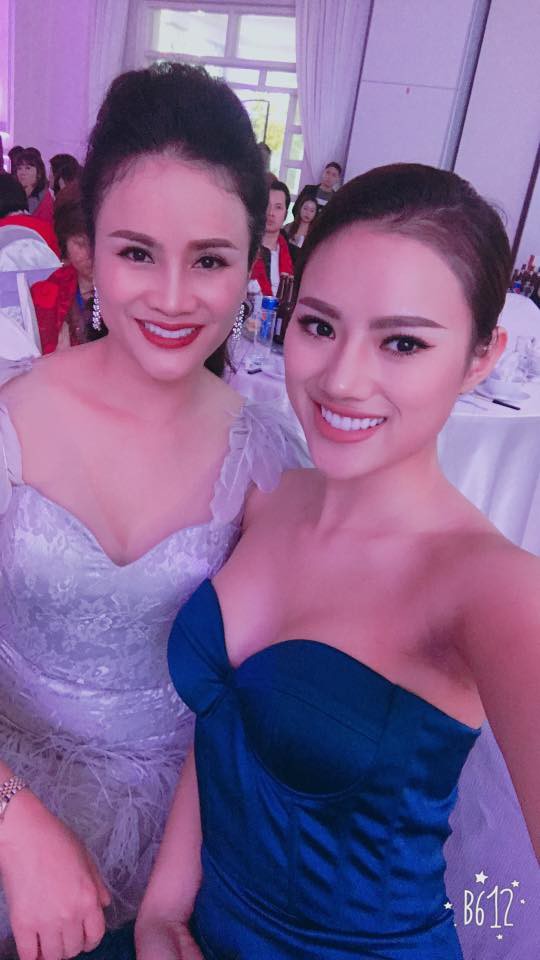 Các thanh niên khoe ảnh chụp cùng bố mẹ để chứng minh sức mạnh của di truyền là có thật