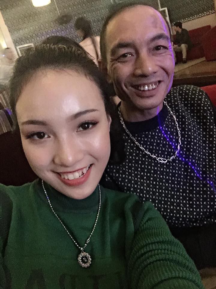 Các thanh niên khoe ảnh chụp cùng bố mẹ để chứng minh sức mạnh của di truyền là có thật