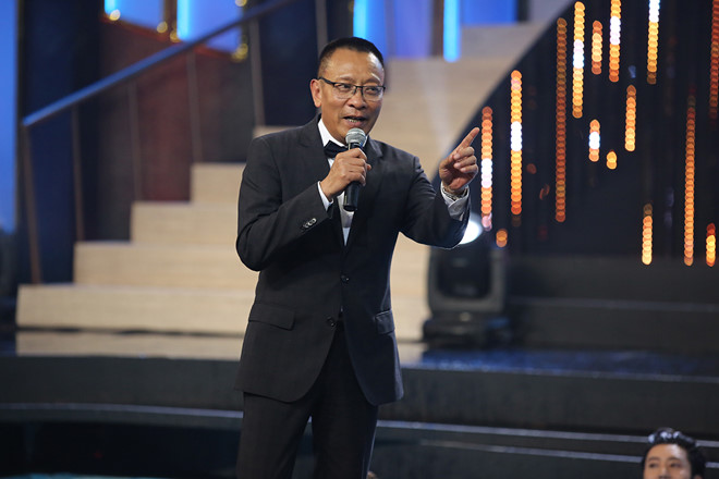 Nhà báo Lại Văn Sâm xuất hiện như bố già ở Quý ông đại chiến