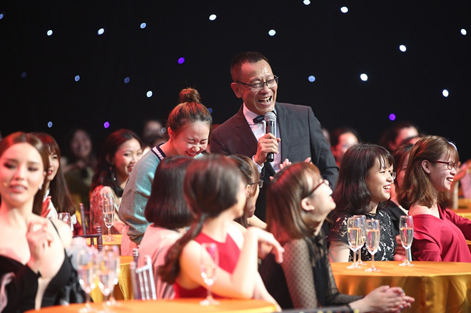 Nhà báo Lại Văn Sâm xuất hiện như bố già ở Quý ông đại chiến