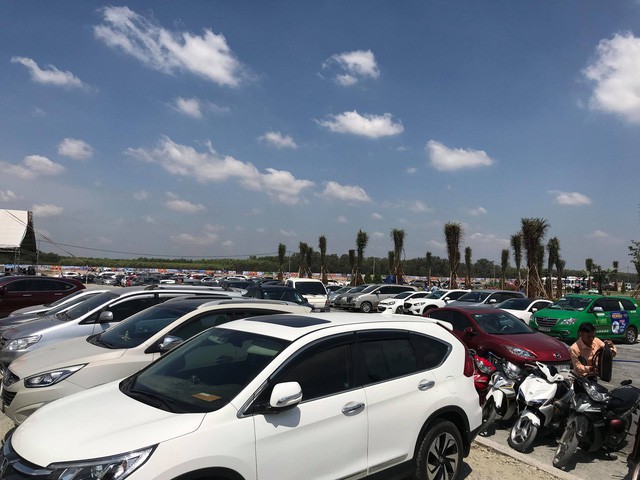 Hàng ngàn xế hộp đổ bộ Long Thành, ồ ạt xuống tiền gom đất, thổi giá tăng nóng từng ngày