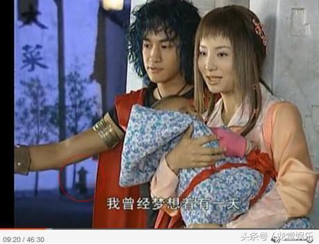 Sạn khó tin trong phim cổ trang: Hoàng đế đeo đồng hồ, xuất hiện cột điện cao thế