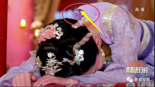 Sạn khó tin trong phim cổ trang: Hoàng đế đeo đồng hồ, xuất hiện cột điện cao thế