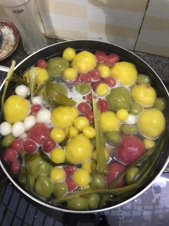 Tết Hàn thực rực rỡ của hội chị em, nhà nhà đua nhau khoe bánh trôi bánh chay ngũ sắc