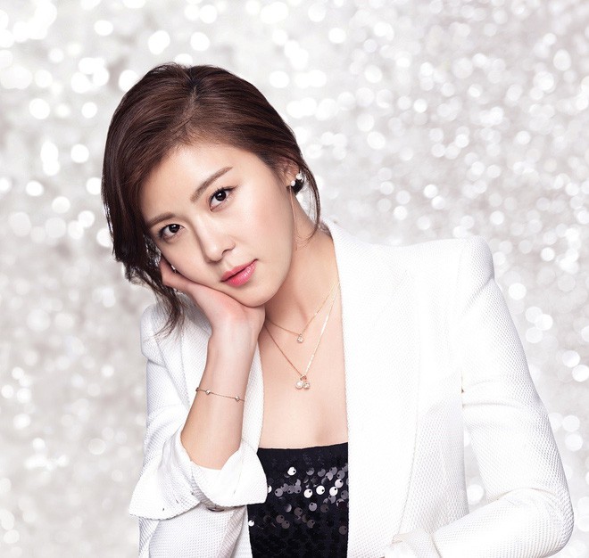 Ha Ji Won: Phụ nữ mạnh mẽ đến mấy cũng cần một bờ vai để bớt chênh vênh Ha Ji Won: Phụ nữ mạnh mẽ đến mấy cũng cần một bờ vai để bớt chênh vênh