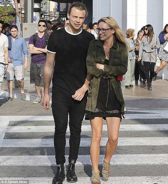 Trai đẹp X-Men Nicholas Hoult bất ngờ có con sau khi chia tay Jennifer Lawrence Trai đẹp X-Men Nicholas Hoult bất ngờ có con sau khi chia tay Jennifer Lawrence